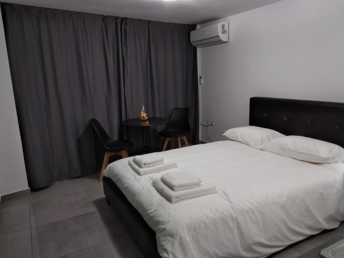 Cozy Place In The Heart Of Harbor Apartment Paphos Luaran gambar